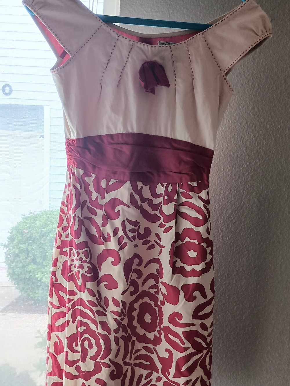 Ivory and Maroon Mini Dress w/ Capped Sleeves